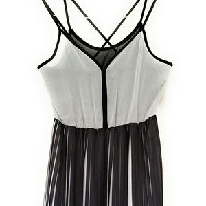 New HYPR Black and White Gown Dress Size Small
